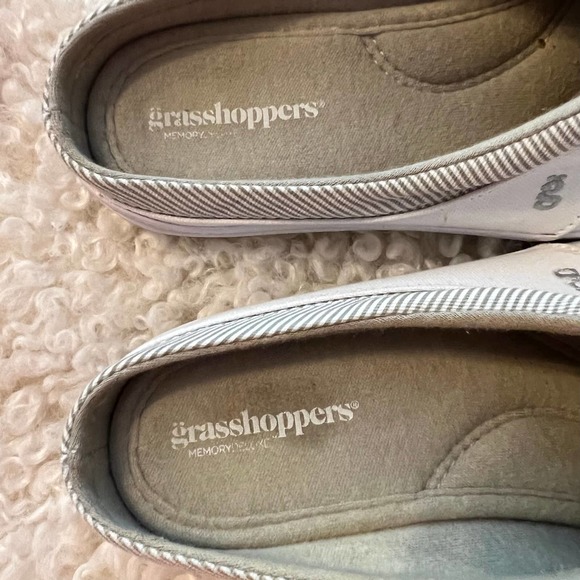 White Canvas Memory Foam Grasshoppers With Cream and White Pinstripes Size 7W - Picture 10 of 10
